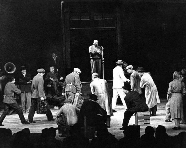 Scene Change from Berlin Ensemble